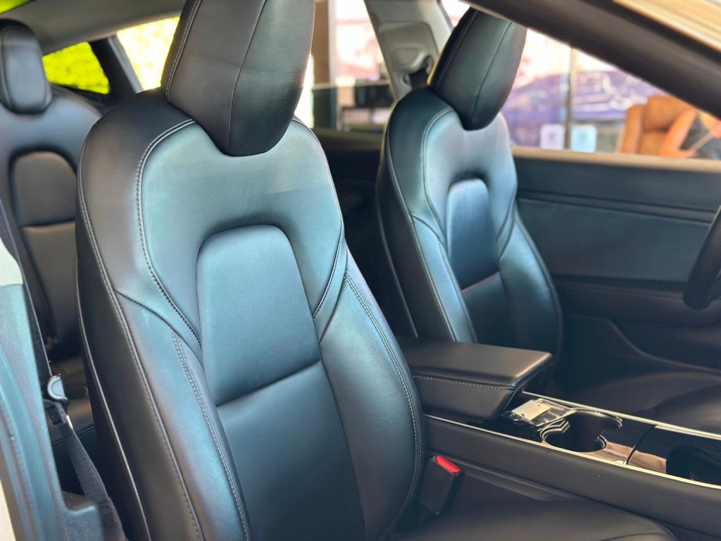 2020 Tesla Model 3 Standard Range Plus photo 30