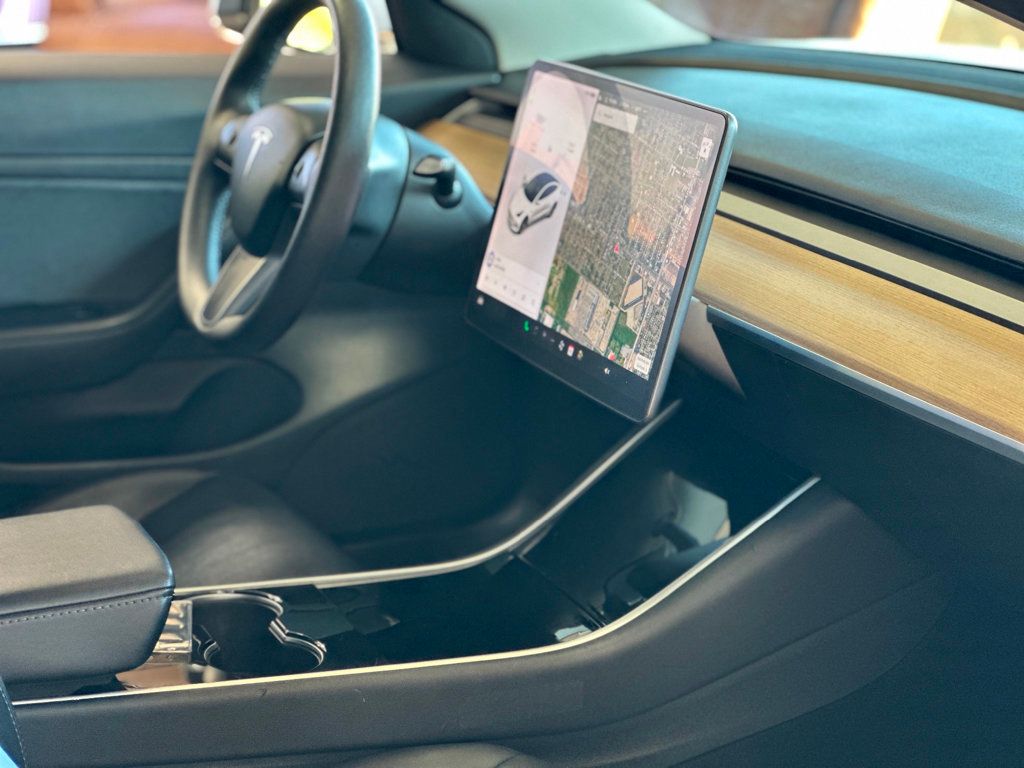 2020 Tesla Model 3 Standard Range Plus photo 31