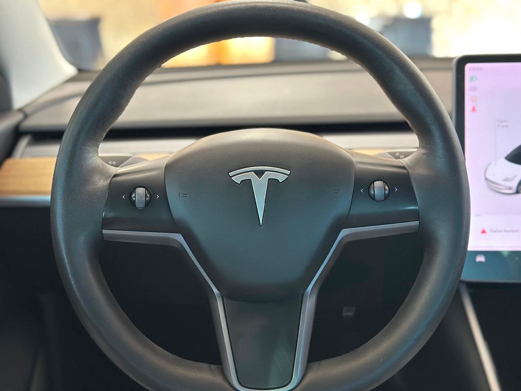 2020 Tesla Model 3 Standard Range Plus photo 32