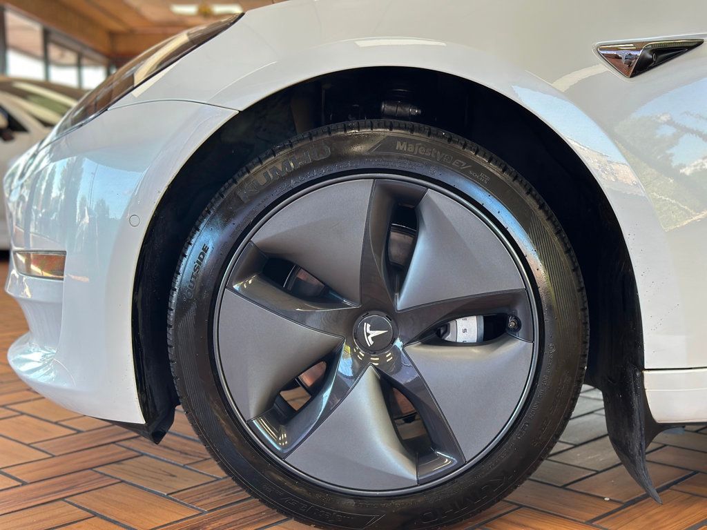2020 Tesla Model 3 Standard Range Plus photo 6
