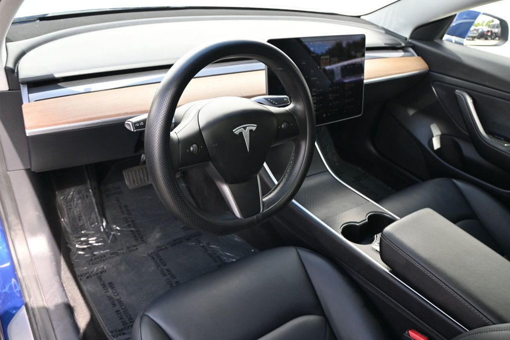 2020 Tesla Model 3 Standard Range Plus photo 4