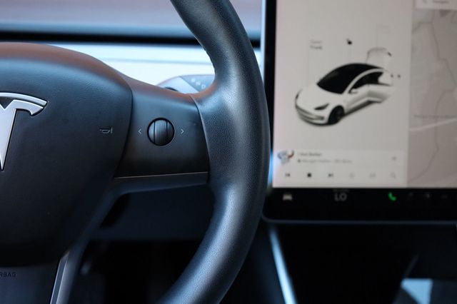 2020 Tesla Model 3 Standard Range Plus RWD - 22932742 - 28