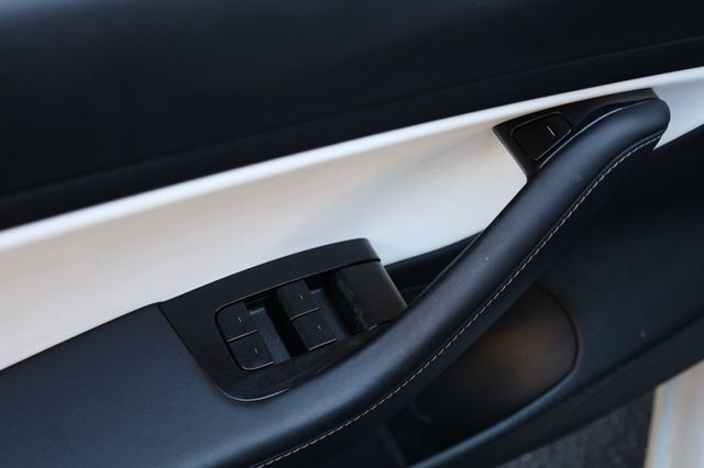 2020 Tesla Model 3 Standard Range Plus RWD - 22932872 - 29