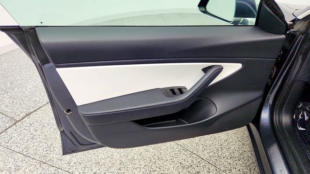 2020 Tesla Model 3 Standard Range Plus w/ White and Black Premium Interior - 23002784 - 10