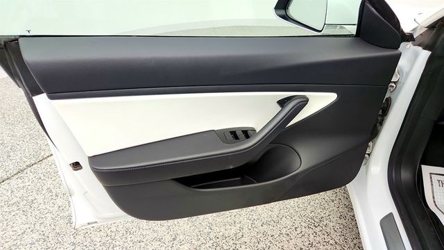 2020 Tesla Model 3 Standard Range Plus w/ White & Black Premium Interior - 23029343 - 10