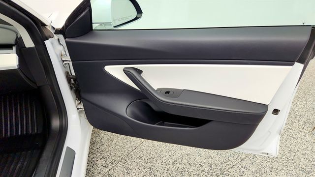 2020 Tesla Model 3 Standard Range Plus w/ White & Black Premium Interior - 23029343 - 29