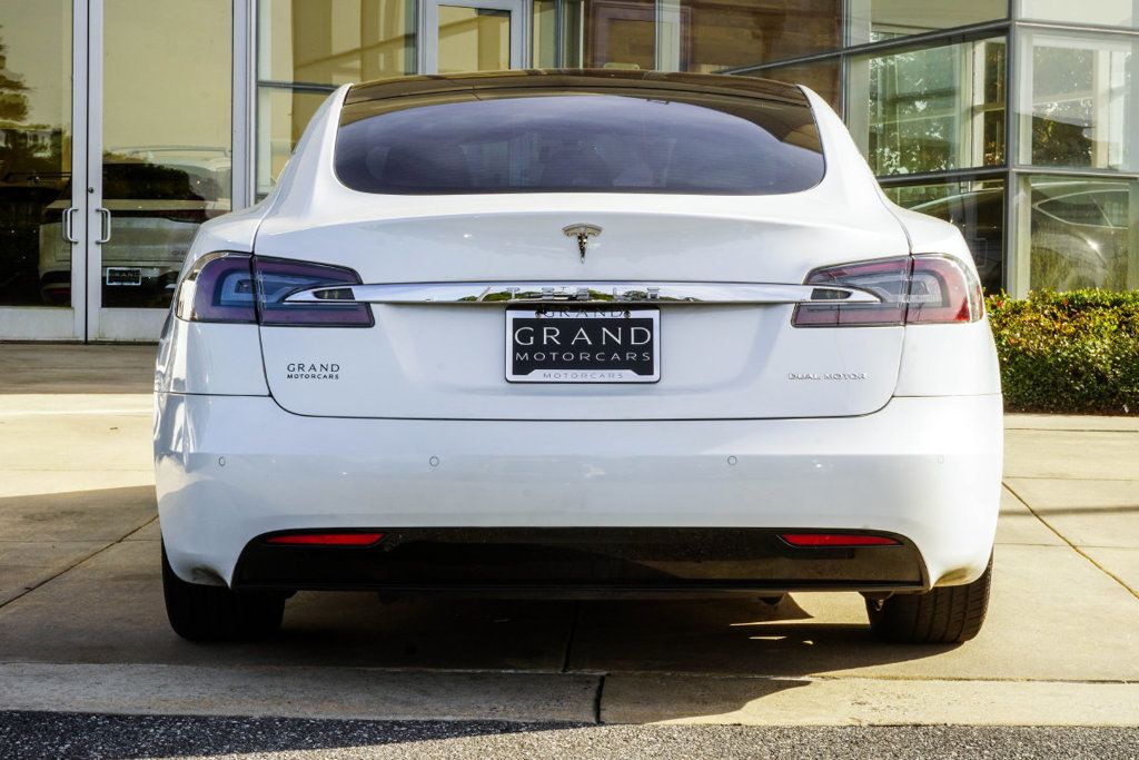 Tesla Model S photo 12