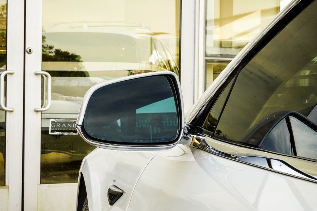 Tesla Model S photo 15
