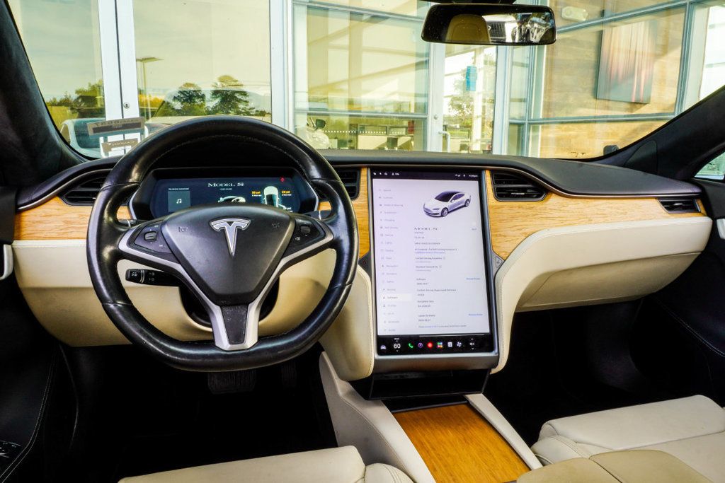 Tesla Model S photo 17