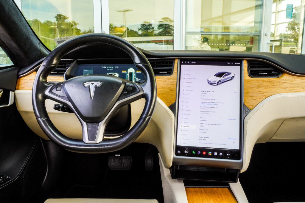 Tesla Model S photo 18