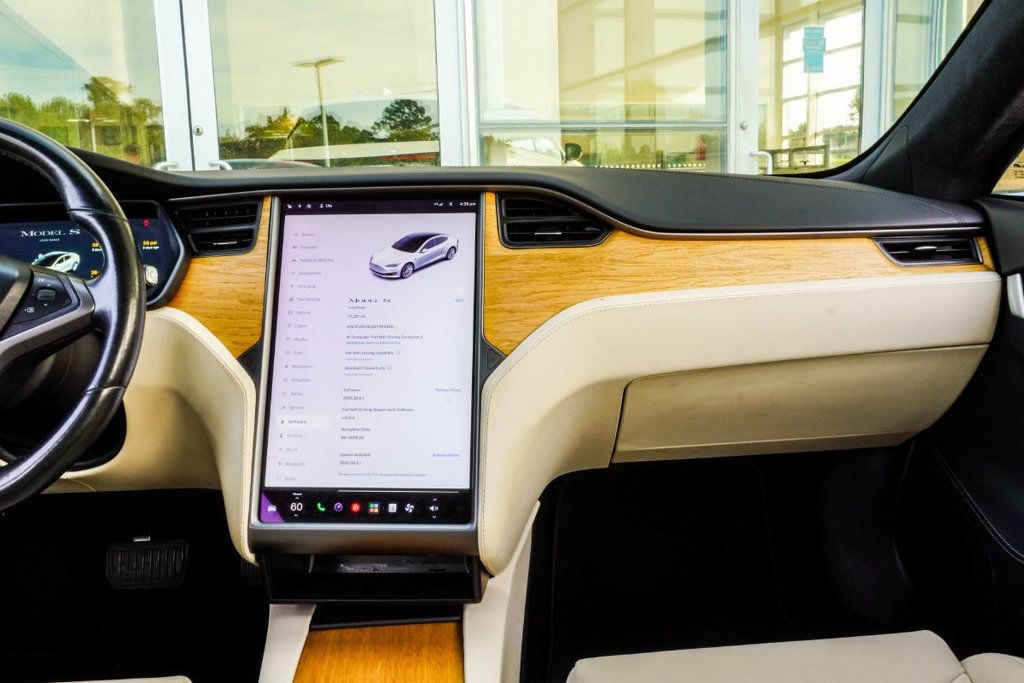 Tesla Model S photo 19
