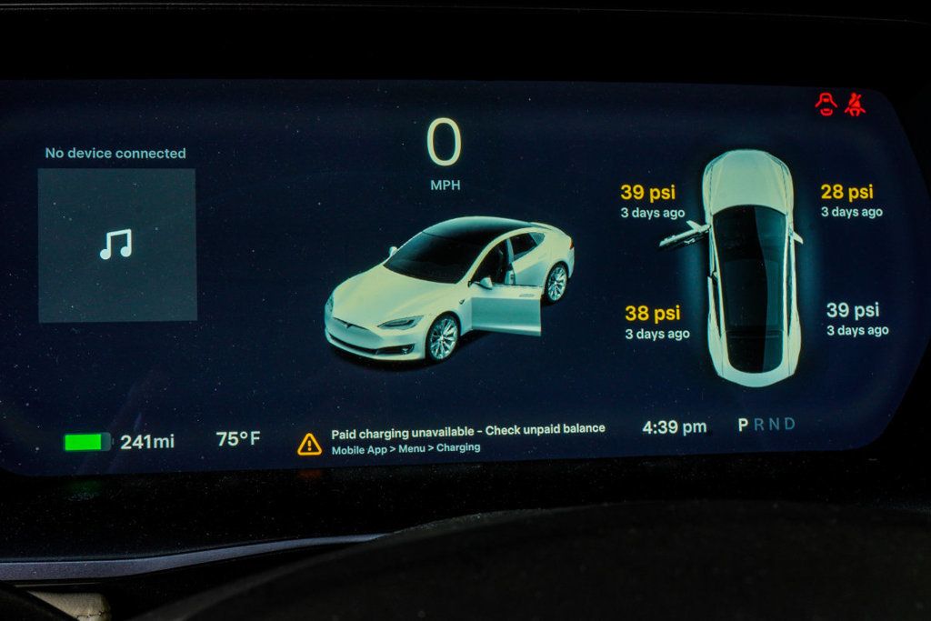 Tesla Model S photo 27