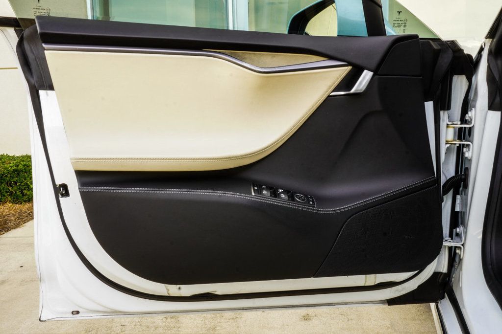 Tesla Model S photo 30