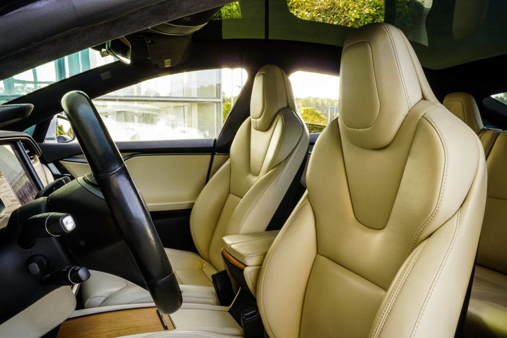 Tesla Model S photo 32