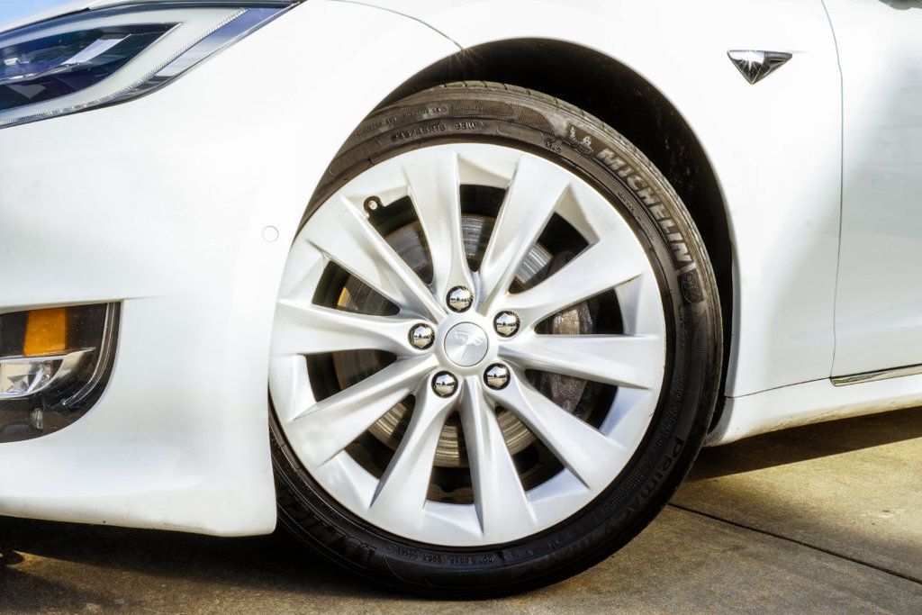 Tesla Model S photo 4