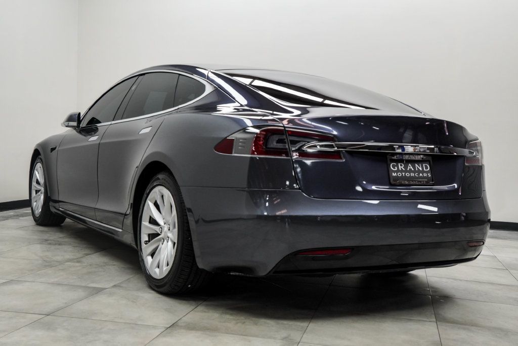 Tesla Model S photo 12