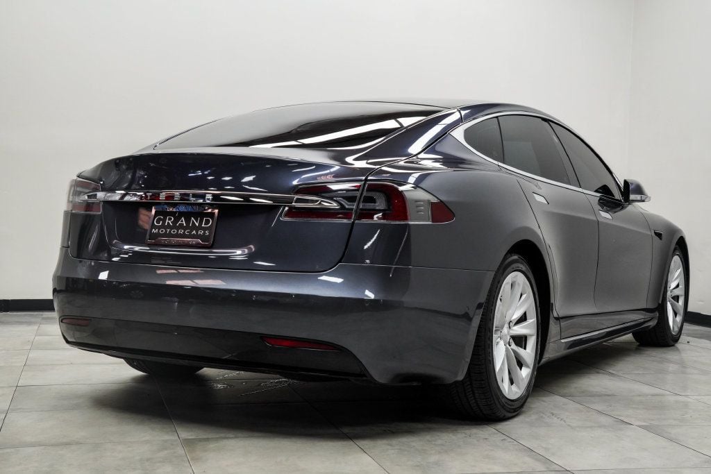 Tesla Model S photo 13