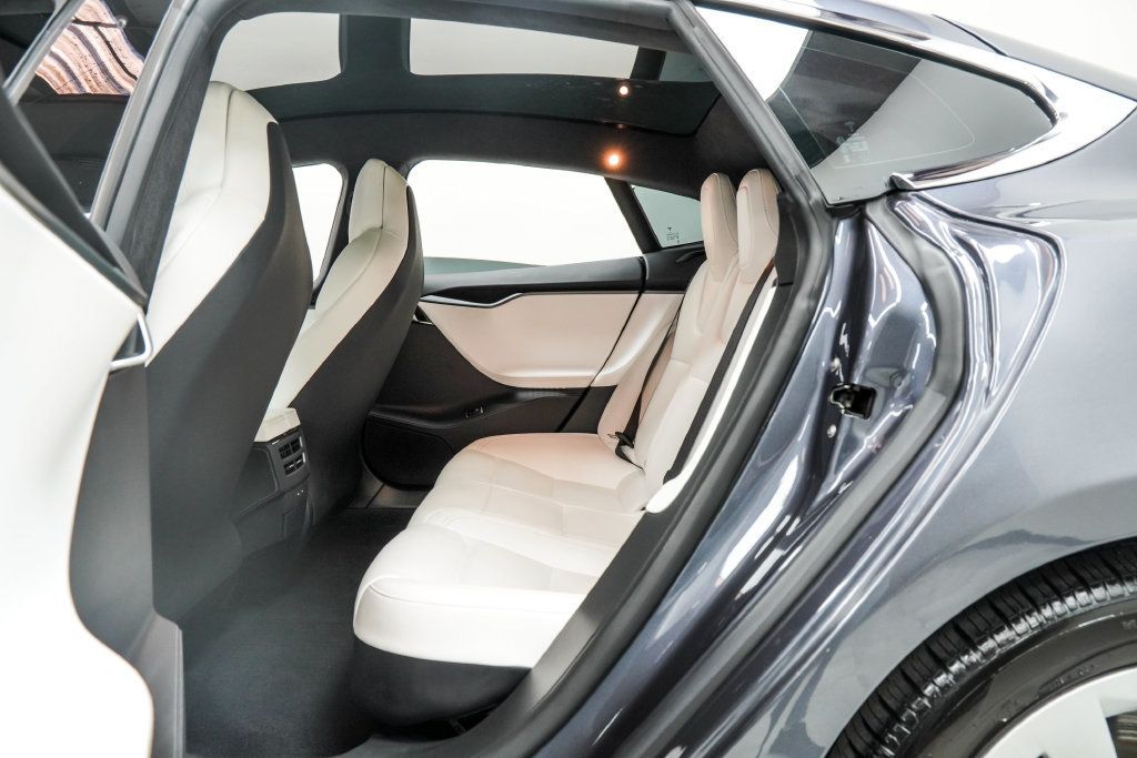 Tesla Model S photo 19