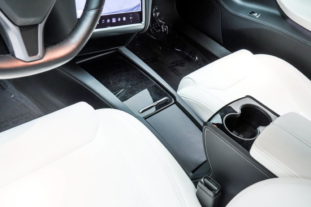 Tesla Model S photo 22