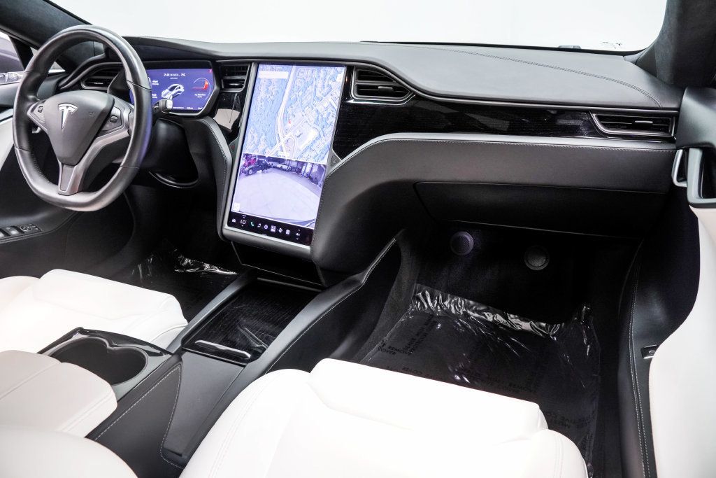 Tesla Model S photo 23