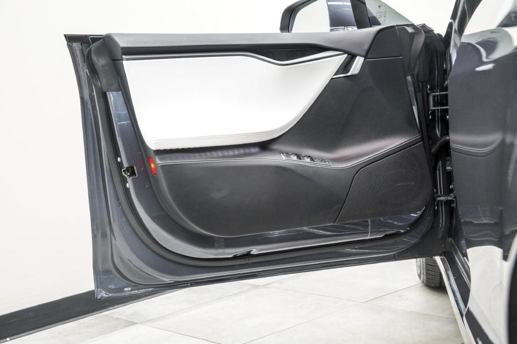 Tesla Model S photo 39