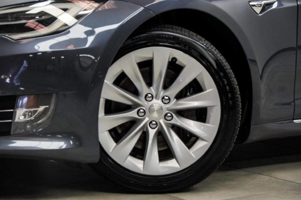 Tesla Model S photo 4