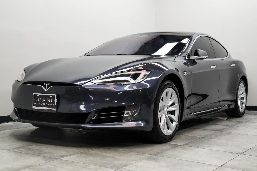 Tesla Model S photo 8