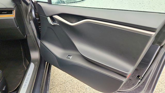 2020 Tesla Model S Long Range Plus AWD w/ 21'' Wheels & Panoramic Glass Roof - 22997471 - 29