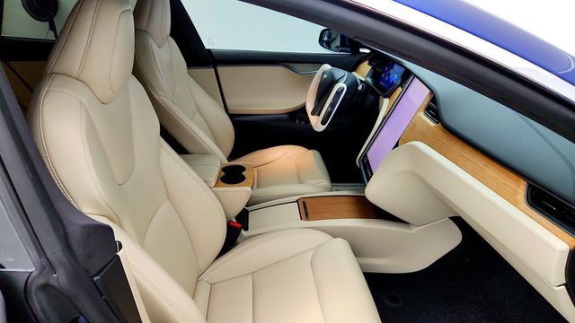 2020 Tesla Model S Long Range Plus AWD w/ Cream Premium Interior - 23070985 - 26