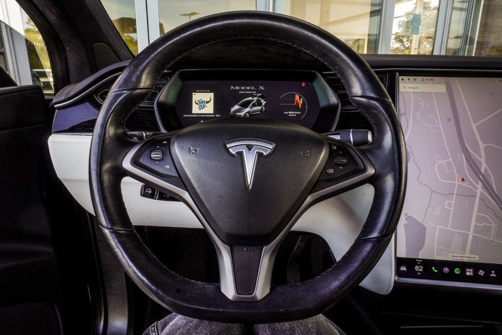 Tesla Model X photo 17