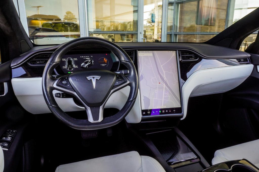 Tesla Model X photo 18