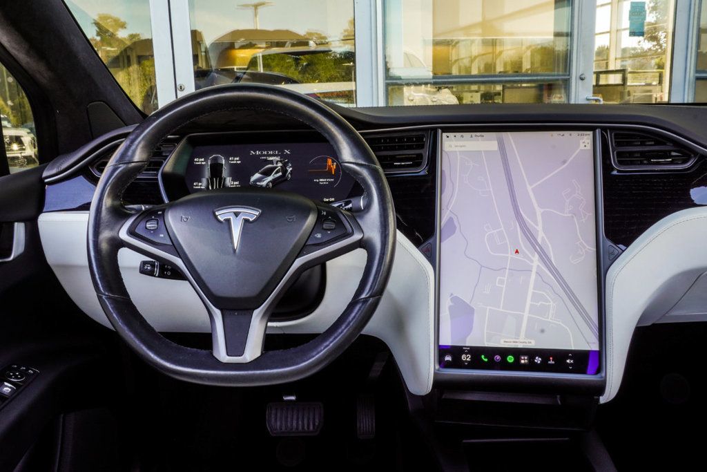 Tesla Model X photo 19