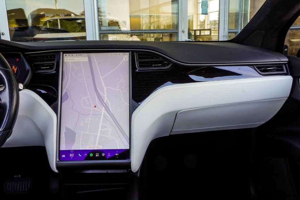 Tesla Model X photo 20
