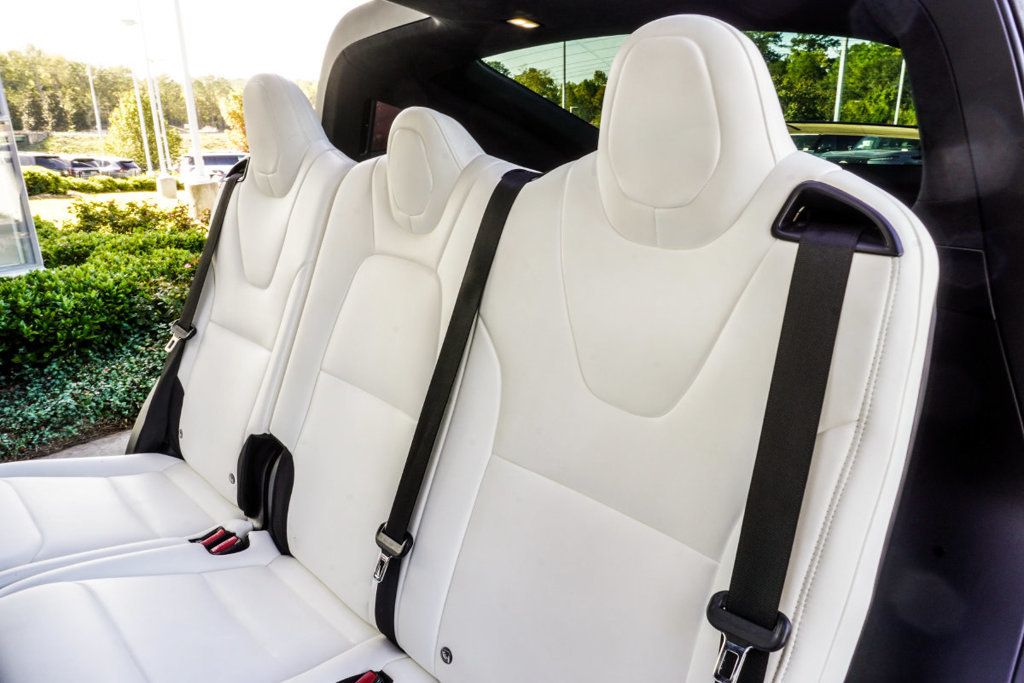 Tesla Model X photo 21