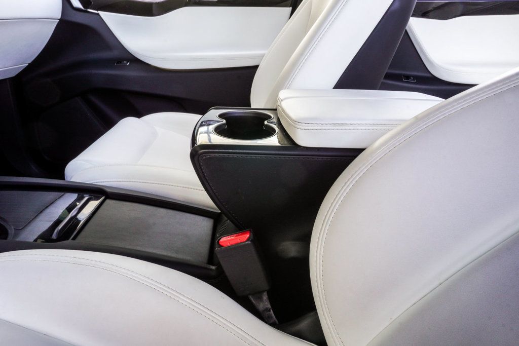 Tesla Model X photo 22