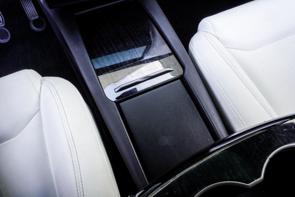Tesla Model X photo 24