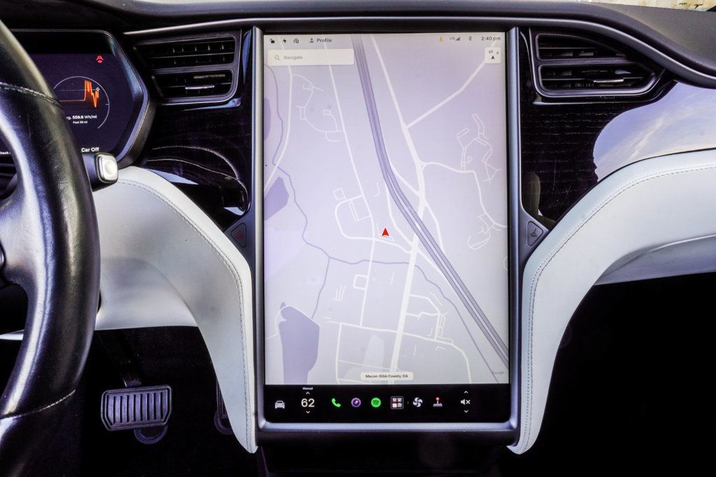 Tesla Model X photo 25