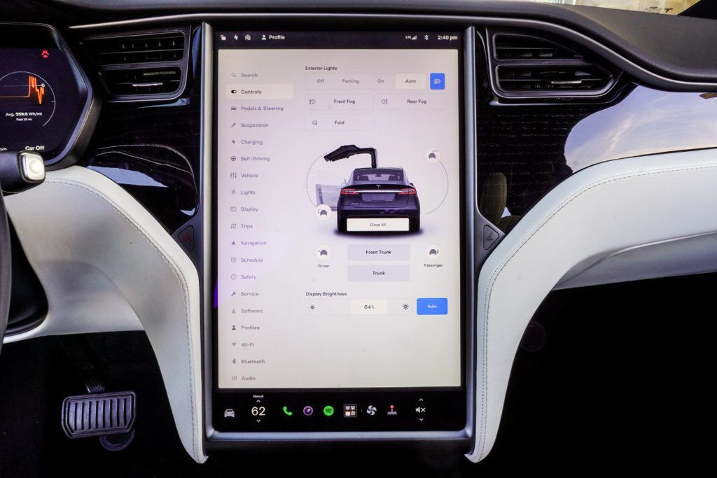 Tesla Model X photo 26