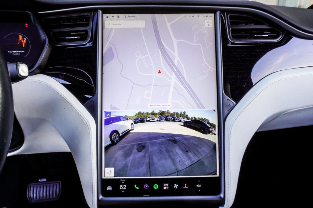 Tesla Model X photo 30