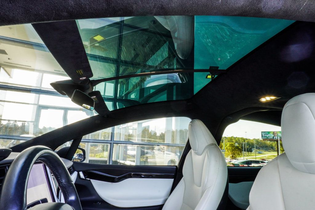 Tesla Model X photo 38