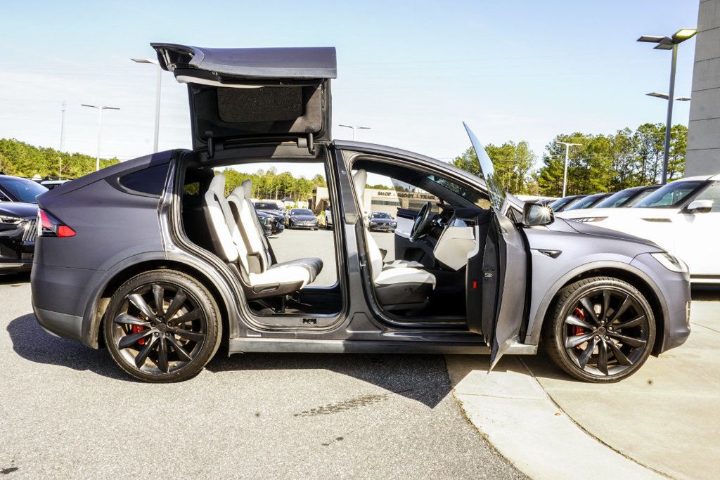 Tesla Model X photo 8