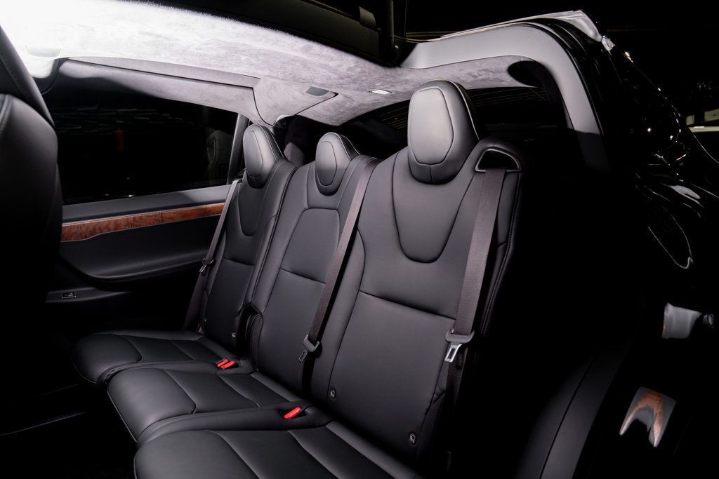Tesla Model X photo 17