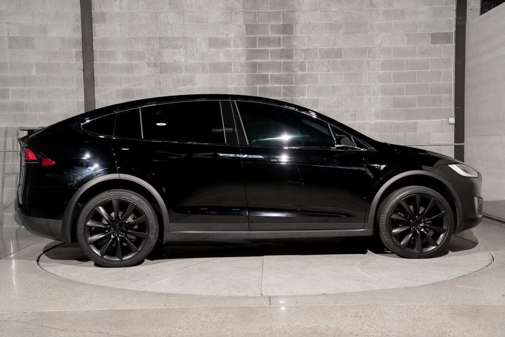 Tesla Model X photo 2