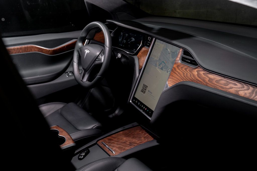 Tesla Model X photo 21