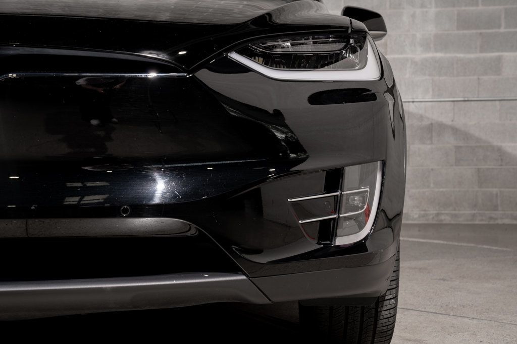 Tesla Model X photo 34