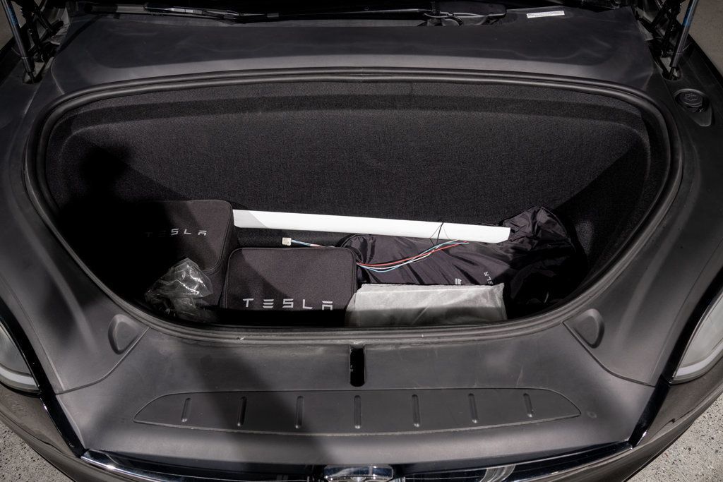 Tesla Model X photo 41