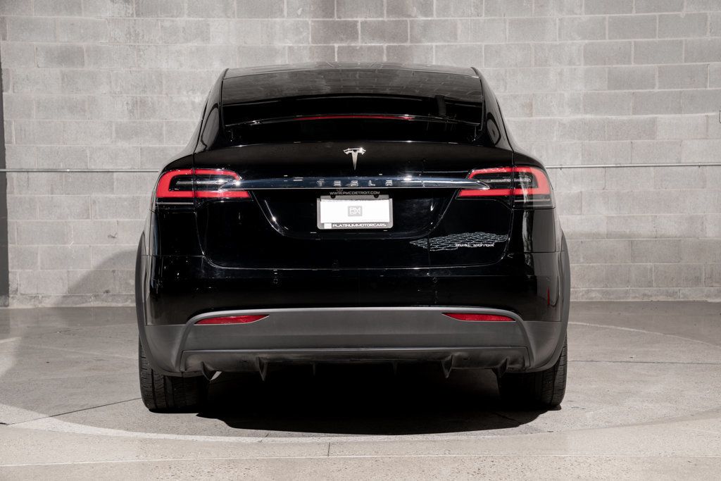 Tesla Model X photo 7