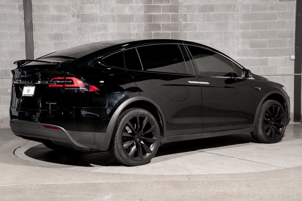 Tesla Model X photo 8