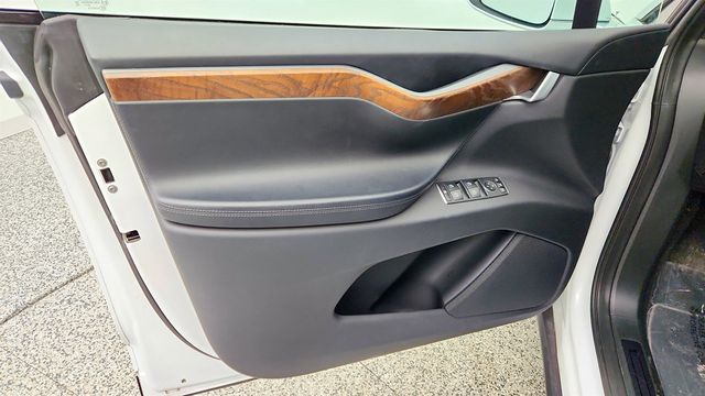 2020 Tesla Model X Long Range Plus AWD w/ 6 Seat Interior & 20'' Slipstream Wheels - 22975536 - 10