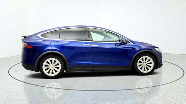 2020 Tesla Model X Long Range Plus AWD w/ 7-Seat Interior - 23083379 - 3